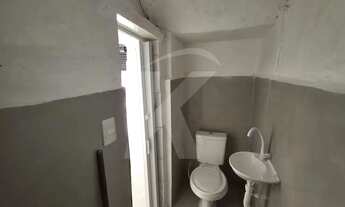 Imagem 7: Salão comercial com banheiro