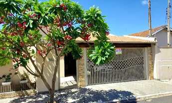 Imagem: Casa térrea com 6 cômodos e três banheiros