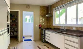 Imagem 6: Casa em área nobre no Alto do Capivari em Campos do Jordão com 4 suítes