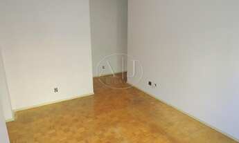 Imagem 7: Apartamento térreo de 2 dormitórios com 2 vagas box garagens cobertas, à venda no bairro P