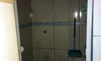 Imagem 2: Quarto e banheiro pia