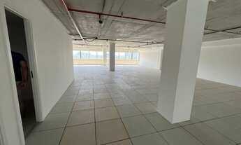 Imagem 3: Centro comercial para aluguel com 323 metros quadrados