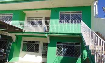 Imagem 1: Casa frente, 81,50m2 e 2 apartamento nos fundos térreo e segundo andar