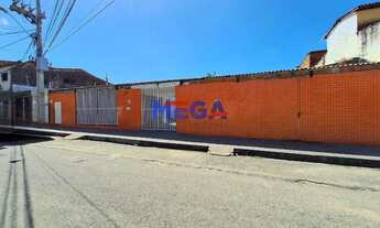 Imagem: Prédio comercial no bairro Antônio Bezerra