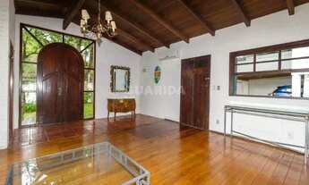 Imagem 6: Casa Residencial com 4 dormitórios, sendo 1 suíte, e 3 vagas de garagem no bairro Tristeza