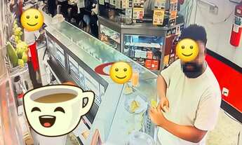 Imagem 2: VENDE / PONTO COMERCIAL / LOJA LANCHONETE TODA MONTADA / 34 ANOS DE MERCADO / AO LADO DO S