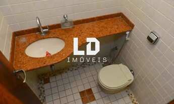 Imagem 6: QUADRA DA PRAIA EM RUA TRANQUILA E ARBORIZADA