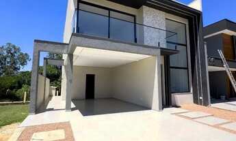 Imagem 3: Viva com Elegância e Conforto: Residência Espaçosa em Localização Privilegiada!