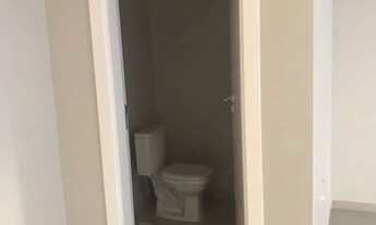 Imagem 4: Sala comercial com 2 banheiros, cozinha. Localizada no Centro de Içara. Medindo 48,01m²