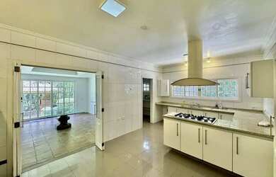 Imagem 6: Imóvel para aluguel e venda possui 456 metros quadrados com 3 quartos