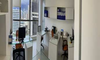 Imagem 6: Sala comercial com móveis fixo e ar condicionado