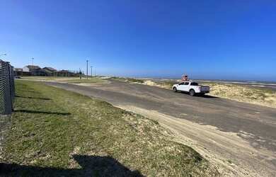 Imagem 7: 02 terrenos juntos à beira mar