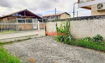 Imagem 2: Casa a venda, com 2 dormitórios e amplo quintal. Alto do Ribeirão, Florianópolis/SC