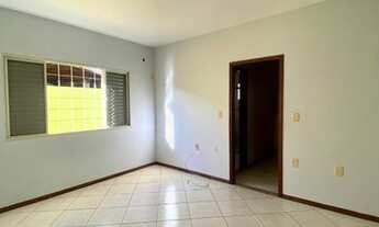 Imagem 5: Casa grande e bem localizada!!! Agende uma visita ;