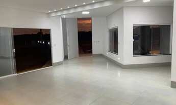 Imagem 4: Casa de condomínio para venda possui 1810 metros quadrados com 3 quartos