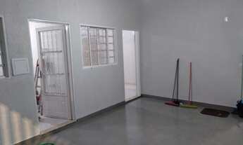 Imagem 4: Vendo excelente imóvel com casa de 2 qts e 2 lojas