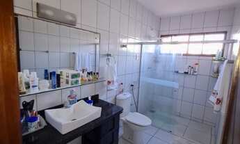 Imagem 2: Casa de condomínio para venda tem 184 metros quadrados com 5 quartos