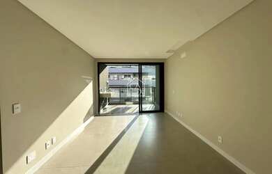 Imagem 2: More a poucos passos do mar, em um dos endereços mais desejados de Jurerê