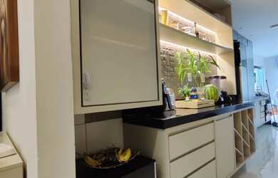 Imagem 4: Casa 3/4 sendo duas suítes closet, piscina no primeiro andar