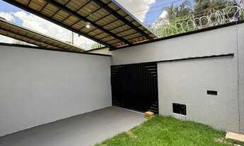 Imagem 3: Linda casa c ENTRADA REDUZIDA 2 Quartos sendo 1 Suíte - Porcelanato e Pé direito Alto - Es