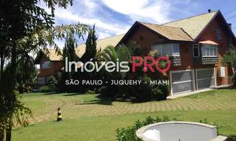 Imagem 2: Dentro das montanhas com vegetação exuberante