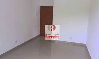 Imagem 4: Apartamento no Diamante, área nobre do Bairro. 02 quartos, sala com varanda, 02 vagas, ele