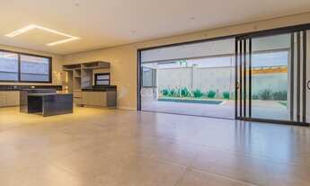 Imagem 5: Casa de condomínio sobrado para aluguel e venda possui 400 metros quadrados com 4 quartos