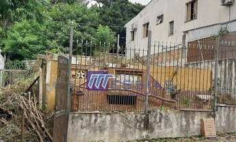 Imagem: ÓTIMO TERRENO com ponto de ônibus em frente