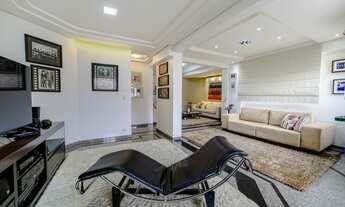 Imagem 2: Sacanagem colocar a cadeira do chef virada para televisão