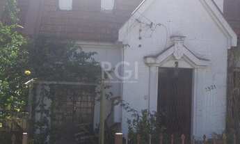 Imagem 2: Casa de 4 dormitórios na Av. Teresópolis bairro Teresópolis