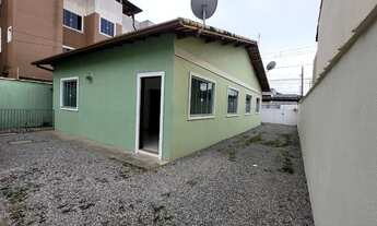 Imagem: Ótima casa linear com quintal, próximo