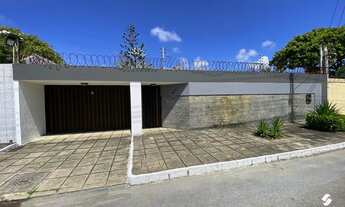 Imagem: Casa de Alto Padrão com Piscina, Área