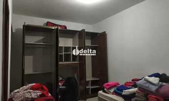 Imagem 7: Sobrado disponível para a venda no bairro Presidente Roosevelt em Uberlândia - MG