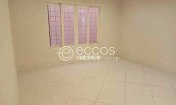 Imagem 8: Casa para aluguel, 4 quartos, 2 suítes, 2 vagas, Jardim das Palmeiras - Uberlândia/MG