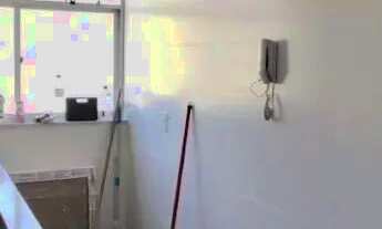 Imagem 2: BS imobiliária, vende apartamento com 3 quartos sedo um suíte, sala, cozinha, 2 banheiros