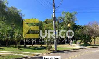 Imagem: Terreno à venda com topografia aclive e