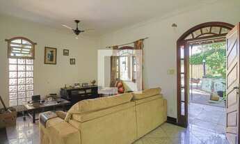 Imagem 2: Casa para Aluguel - Santa Cruz, 3 Quartos, 305 m2