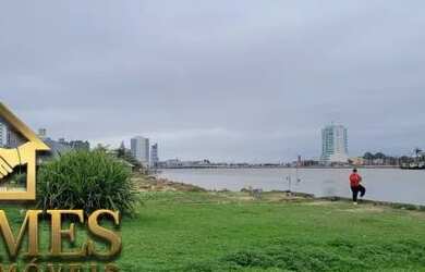 Imagem 6: LINDA CASA COM VISTA ETERNA PARA O RIO