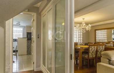 Imagem 5: Casa à venda - 230m², 4 quartos, sendo 2 suítes, churrasqueira, piscina e 03 vagas de gar