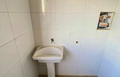 Imagem 5: Sobreposta Alta com 2 Dormitórios em Condomínio na Vila Tupi, Primeira Casa com Sacada