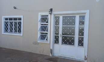 Imagem 2: Aluga-se casa na parte inferior sobrado