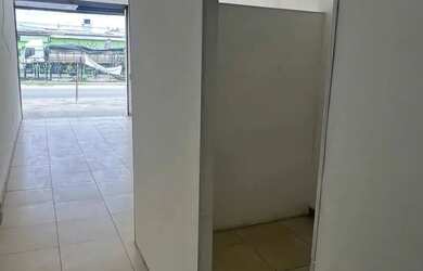 Imagem 6: LOJÃO. ESTRADA DA MATRIZ. PIRAQUÊ. LADO DO HORTI FRUTI. C/BAN E ESCRITORIO