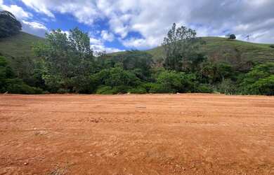 Imagem: Terreno 3.500 m² com Rio e Nascente em
