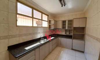 Imagem 4: Casa à Venda de 04 Quartos no Bairro Jardim São Luiz em Ribeirão Preto com Quintal