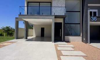 Imagem 4: Viva com Elegância e Conforto: Residência Espaçosa em Localização Privilegiada!