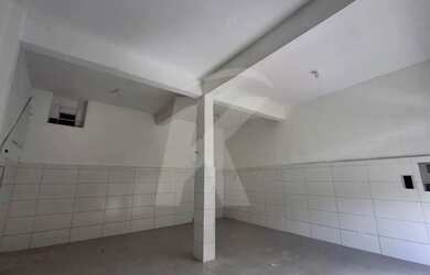 Imagem 4: Salão comercial com banheiro