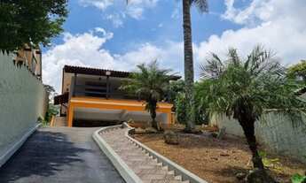 Imagem 6: Sobrado para venda possui 311 metros quadrados com 4 quartos