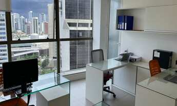 Imagem 2: Sala comercial com móveis fixo e ar condicionado