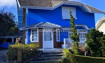 Imagem 2: Bela Casa à Venda em Condomínio na Região do Alto do Capivari - Campos do Jordão/SP