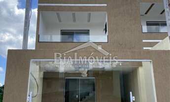 Imagem: Excelente Casa Triplex com 3 Suítes / Próximo